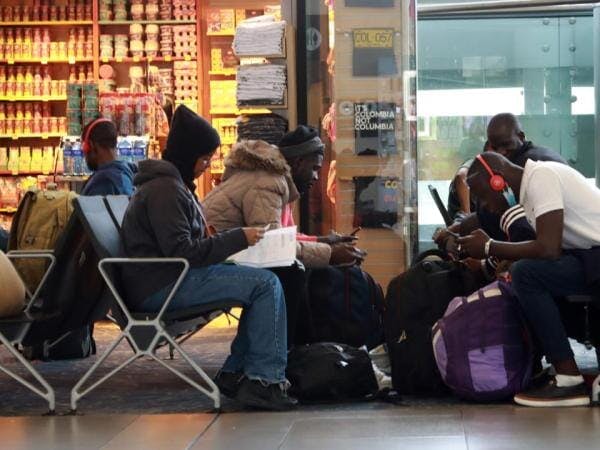 Caos por tránsito de migrantes africanos en el Aeropuerto el Dorado. 