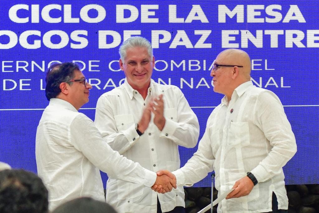 Petro dice que hubo cese al fuego bilateral con el ELN, estos lo desmienten.